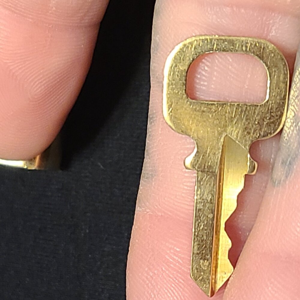LV Lock & Key #306 - Picture 10 of 14